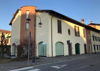 Foto 1 - Commercial Premises Via Cimbardi
 
14, Cassano d'Adda - photo 1