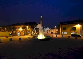 Foto 3 - Commercial Premises Piazza Castello, Carimate - photo 3