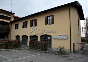 Foto 1 - Shop Via Crocifisso, Figino Serenza - photo 1