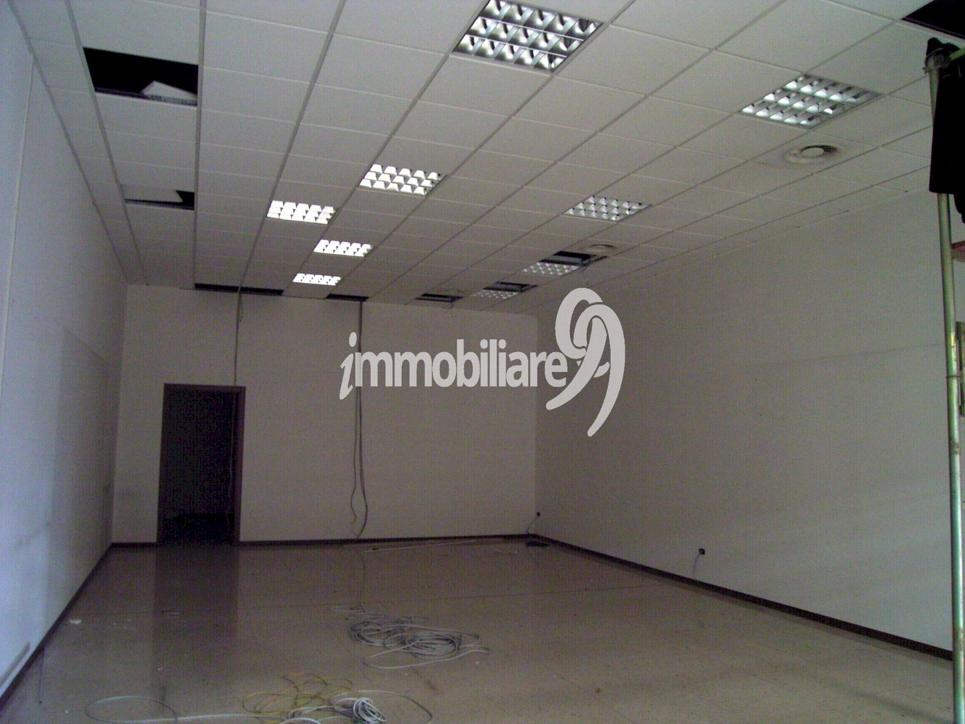 Foto 3 - Commercial Premises centro commerciale Amiternum, L'Aquila - photo 3