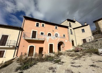 Foto 1 - Independent house via aie di un vento
 
snc, L'Aquila - photo 1