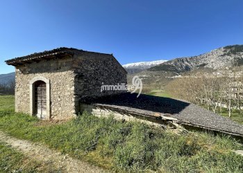 Foto 2 - Rustico via Comunale
 
snc, Fossa - foto 2