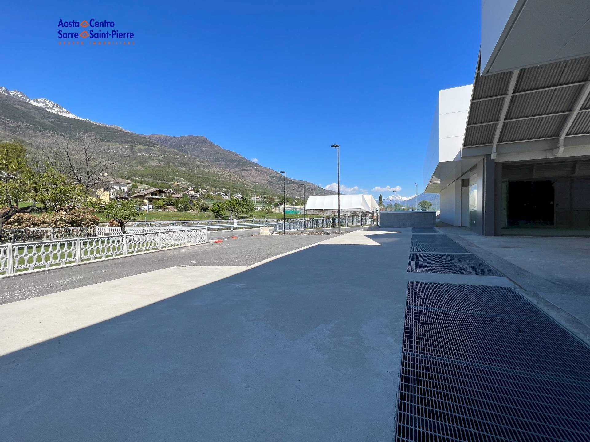 Foto 2 - Locale Commerciale Località Grande Charriere, Saint-Christophe - foto 2