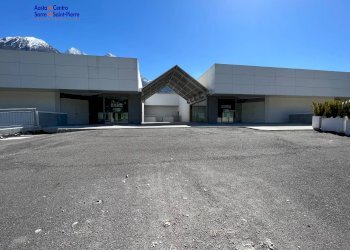 Foto 1 - Locale Commerciale Località Grande Charriere, Saint-Christophe - foto 1