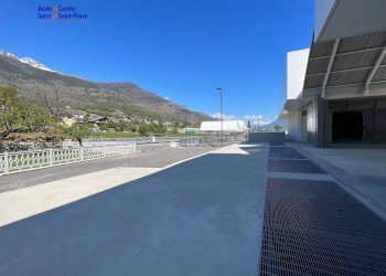 Foto 2 - Locale Commerciale Località Grande Charriere, Saint-Christophe - foto 2