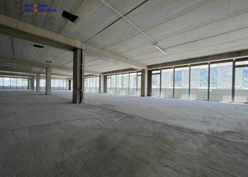 Foto 11 - Locale Commerciale Località Grande Charriere, Saint-Christophe - foto 11