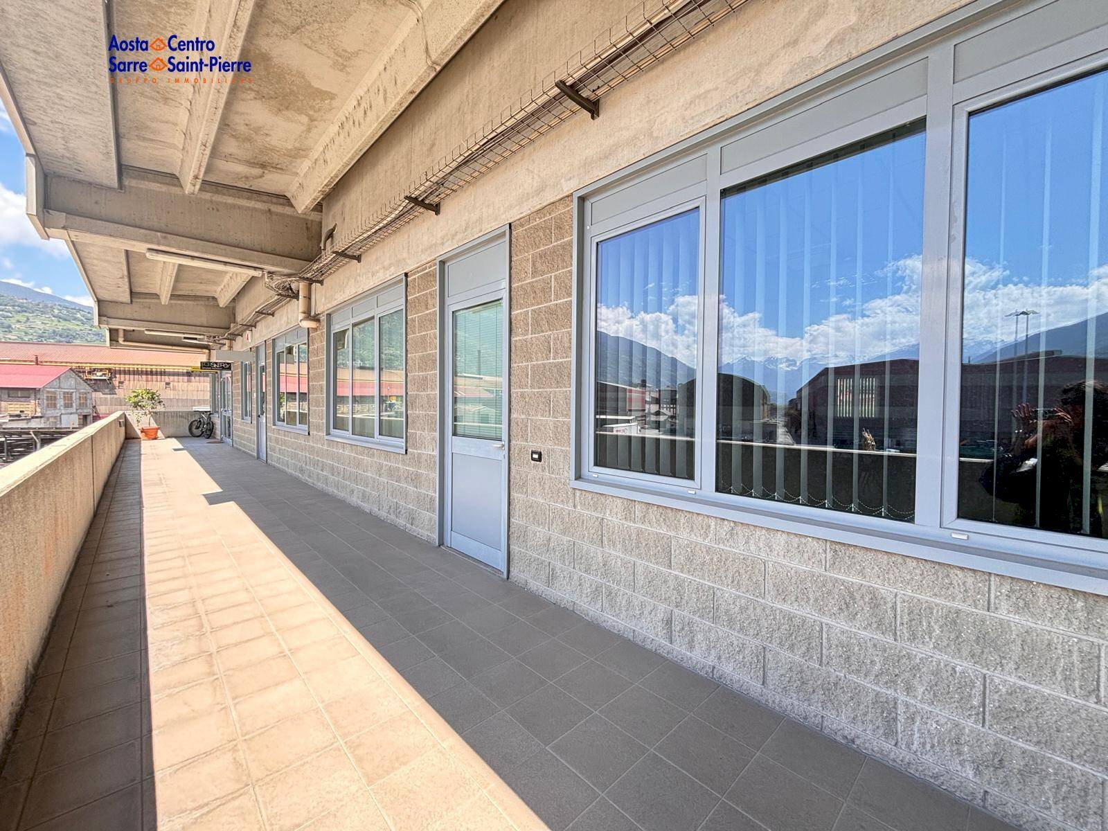 Foto 3 - Locale Commerciale Via Lavoratori Vittime Col du Mont
 
23, Aosta - foto 3