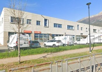 Foto 2 - Locale Commerciale Via Lavoratori Vittime Col du Mont
 
23, Aosta - foto 2