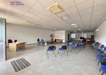 Foto 5 - Locale Commerciale Via Lavoratori Vittime Col du Mont
 
23, Aosta - foto 5