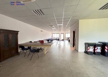 Foto 11 - Locale Commerciale Via Lavoratori Vittime Col du Mont
 
23, Aosta - foto 11