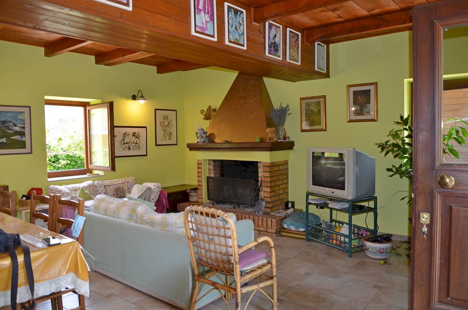 soggiorno con camino - Villa via roma, Civitella Casanova - photo 2