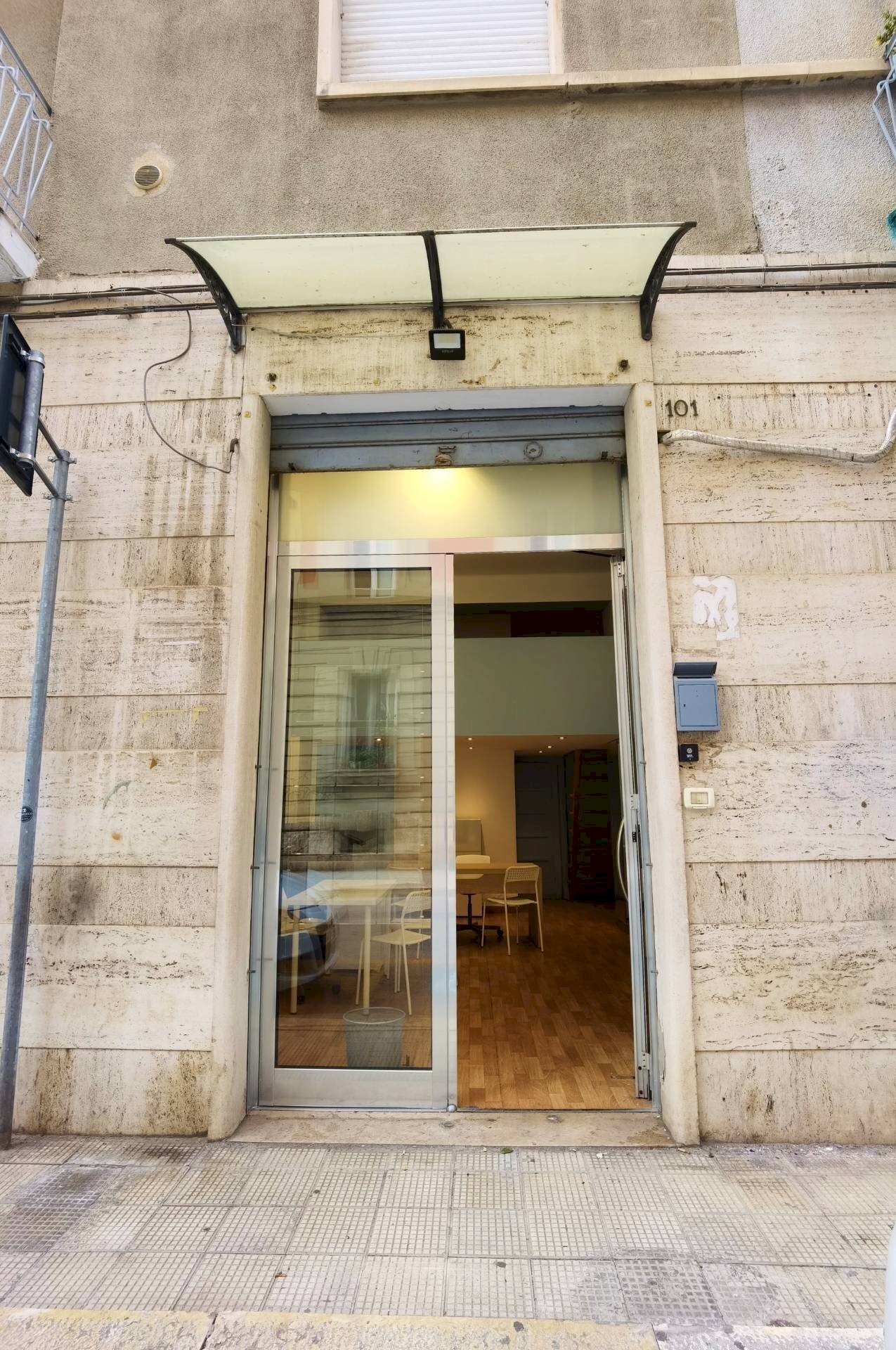 Foto 2 - Commercial Premises VIA DEI MILLE
 
101, Bari - photo 2