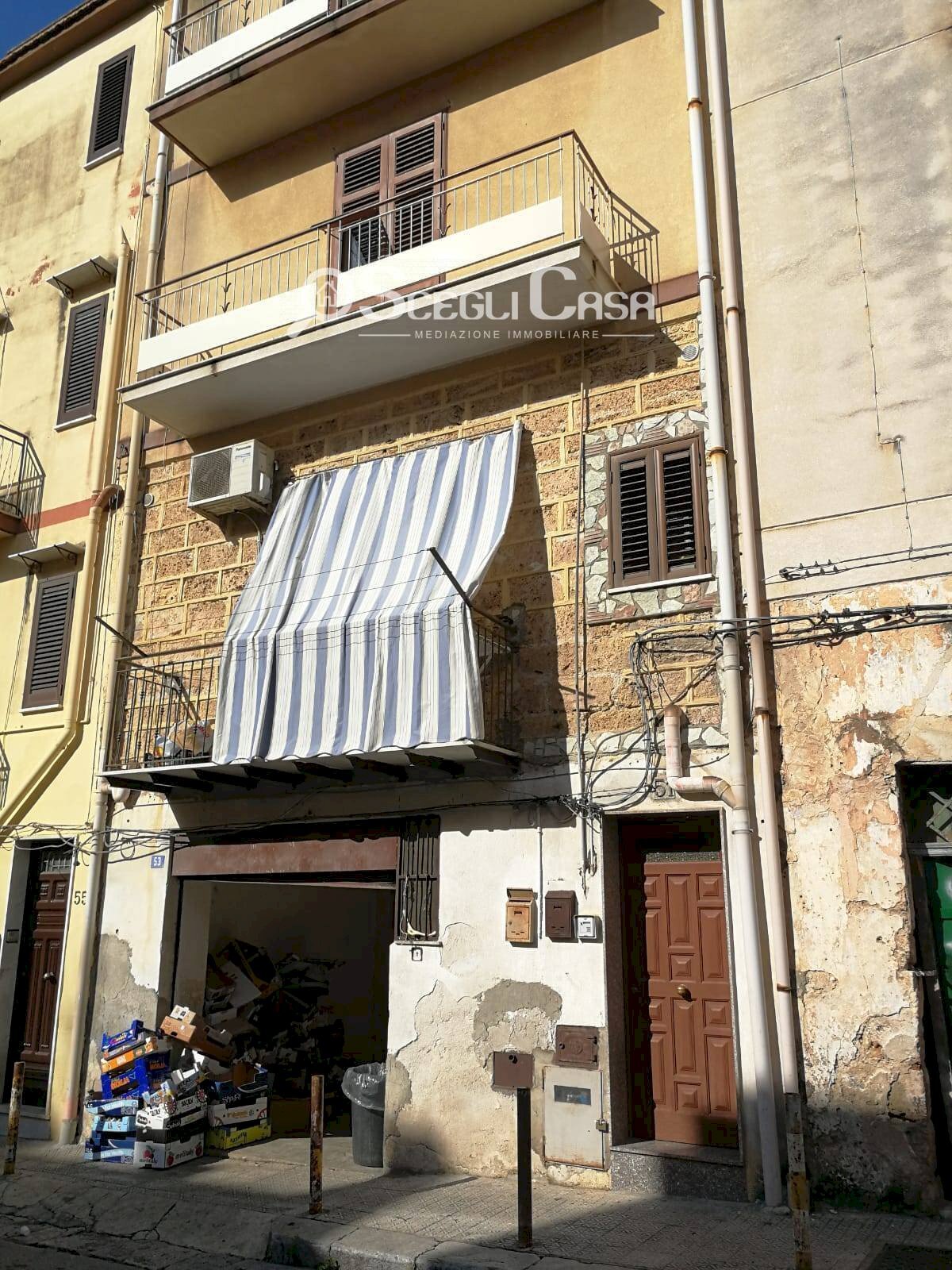 Foto 1 - Bilocale Via Gesù e Maria
 
51, Carini - foto 1