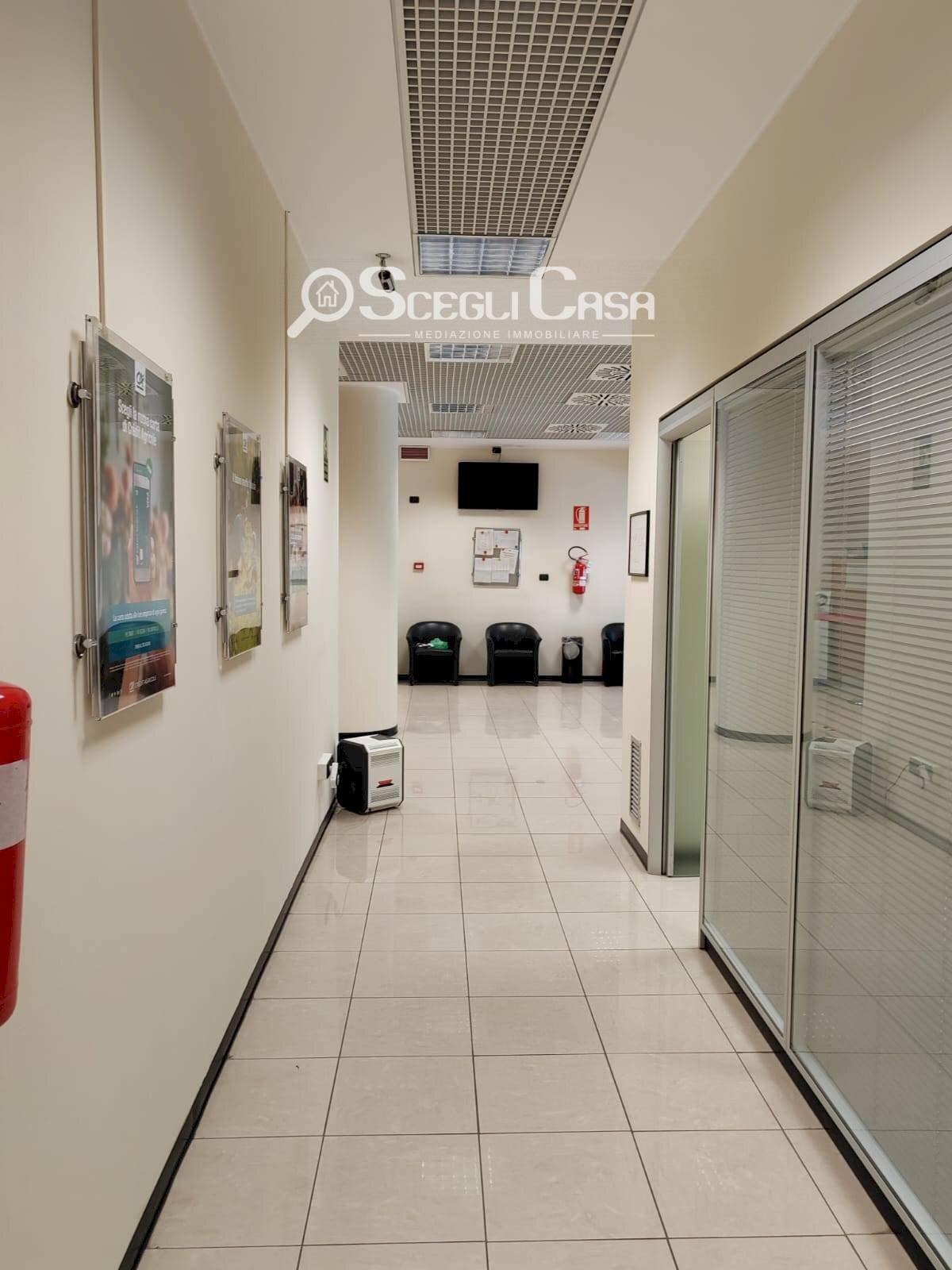 Foto 4 - Commercial Premises Via Rossini
 
4-6, Carini - photo 3