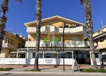 Foto 1 - Commercial Premises Lungomare Europa, Martinsicuro - photo 1