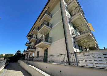 Foto 37 - Trilocale Via della Costituzione, Albenga - foto 36