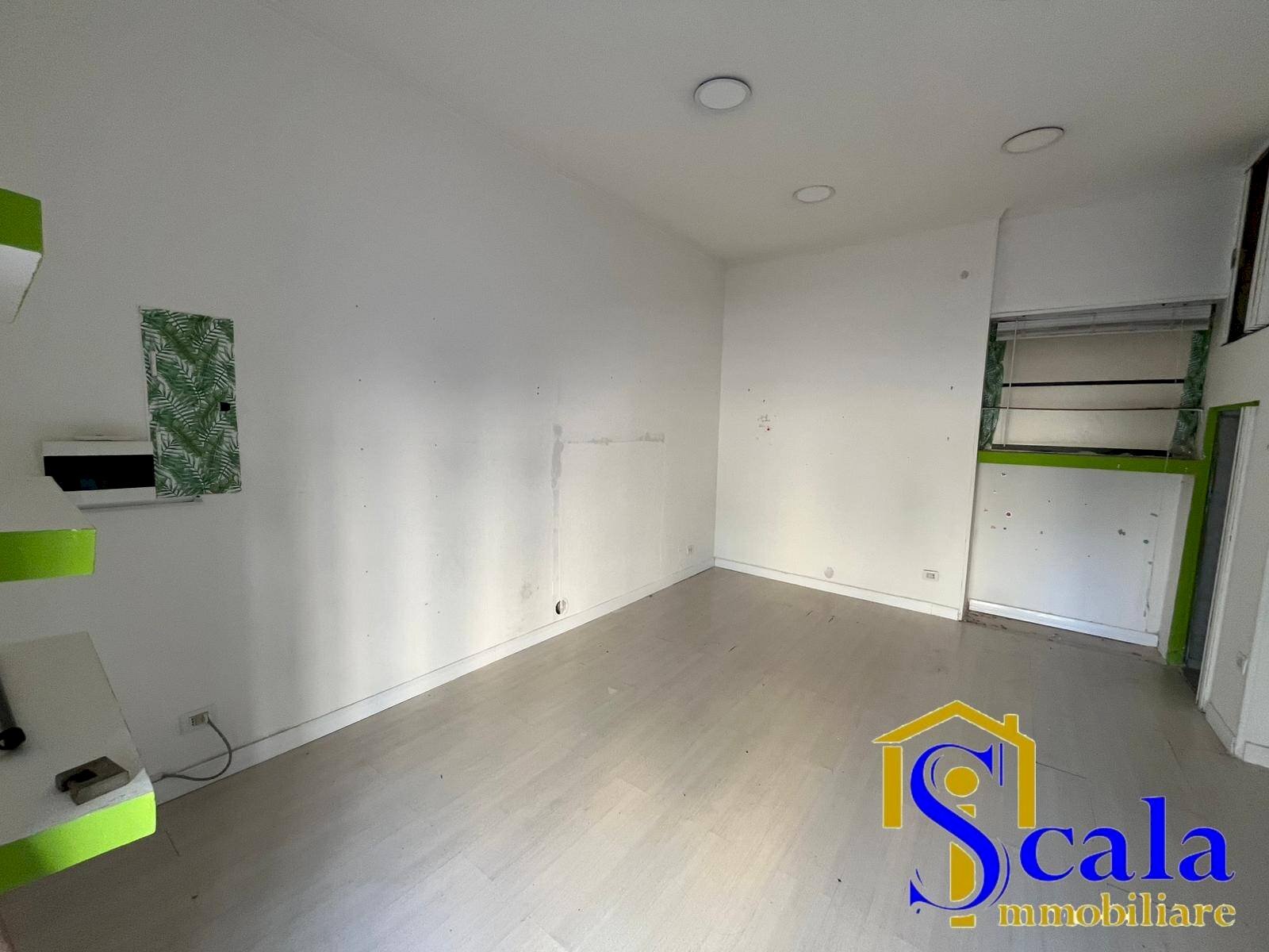 Foto 3 - Locale Commerciale via de gasperi, Santa Maria Capua Vetere - foto 3