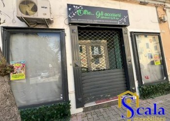Foto 1 - Locale Commerciale via de gasperi, Santa Maria Capua Vetere - foto 1