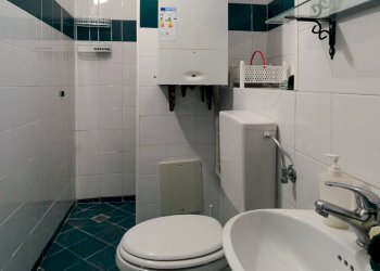 Bagno con box doccia - One-room apartment Via Piccinini
 
8, Stella - photo 17