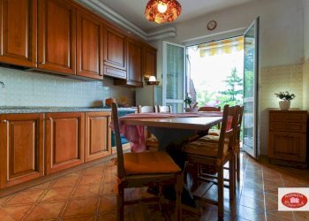 Cucina con balcone - Trilocale Loc. Reverdita
 
14, Stella - foto 1