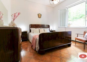 Camera matrimoniale - Trilocale Loc. Reverdita
 
14, Stella - foto 9