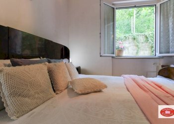 Camera matrimoniale - Trilocale Loc. Reverdita
 
14, Stella - foto 11