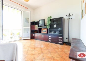 Salotto con balconata - Trilocale Loc. Reverdita
 
14, Stella - foto 17