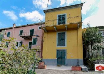 La facciata principale - Casa indipendente Centro Storico e Via G. B. Parodi
 
25, Stella - foto 7