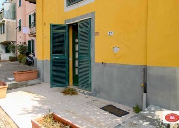 Il cortile privato - Casa indipendente Centro Storico e Via G. B. Parodi
 
25, Stella - foto 32