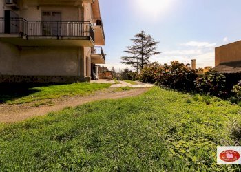 Cortile comune - Attico Loc. Rocca
 
5, Stella - foto 24