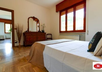 La camera matrimoniale - Villa Via Pero
 
116, Varazze - foto 7