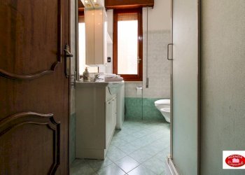 Il bagno con box doccia - Villa Via Pero
 
116, Varazze - foto 26