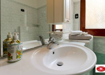 Il bagno con box doccia - Villa Via Pero
 
116, Varazze - foto 24