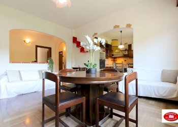 Il salone con caminetto a pellets - Villa Via Pero
 
116, Varazze - foto 13