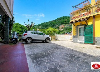 Il cortile comune - Villa Via Pero
 
116, Varazze - foto 27