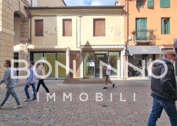 Foto 2 - Commercial Premises via j da ponte
 
15, Bassano del Grappa - photo 2