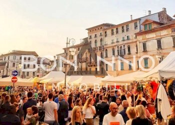 Foto 6 - Commercial Premises via j da ponte
 
15, Bassano del Grappa - photo 6