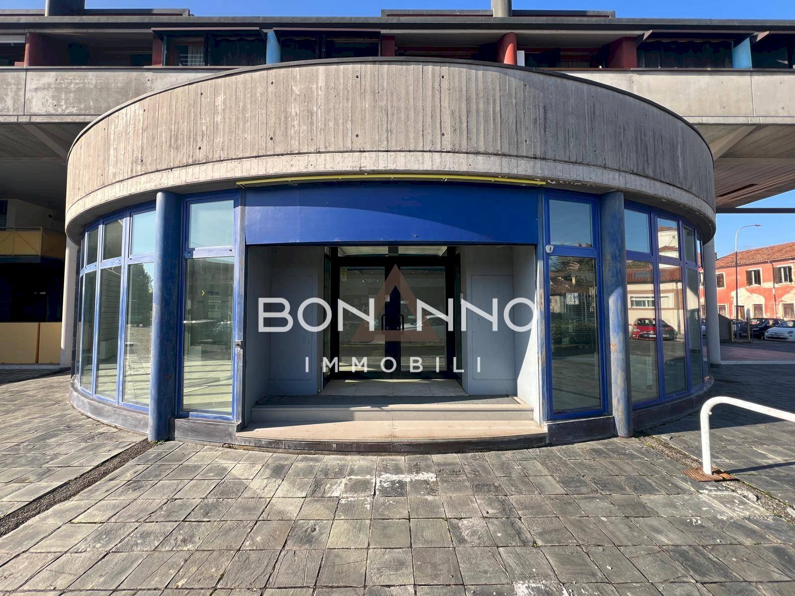 Foto 1 - Commercial Premises Via Giacomo Matteotti
 
14, Castelfranco Veneto - photo 1