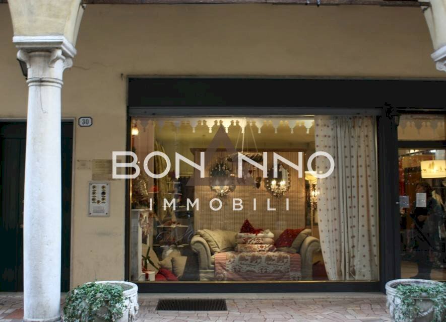 Foto 1 - Commercial Premises piazza liberta'
 
0, Bassano del Grappa - photo 1