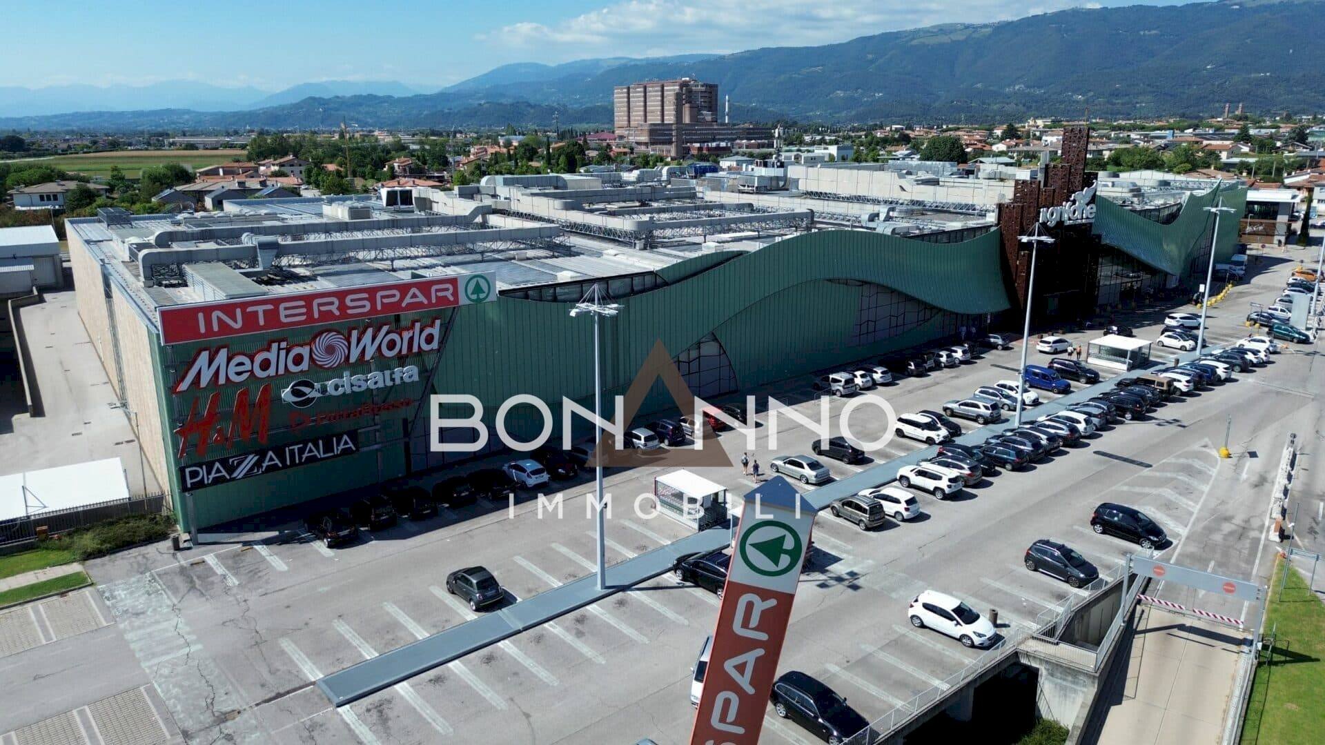 Foto 3 - Commercial Premises rosa  statale
 
0, Bassano del Grappa - photo 3