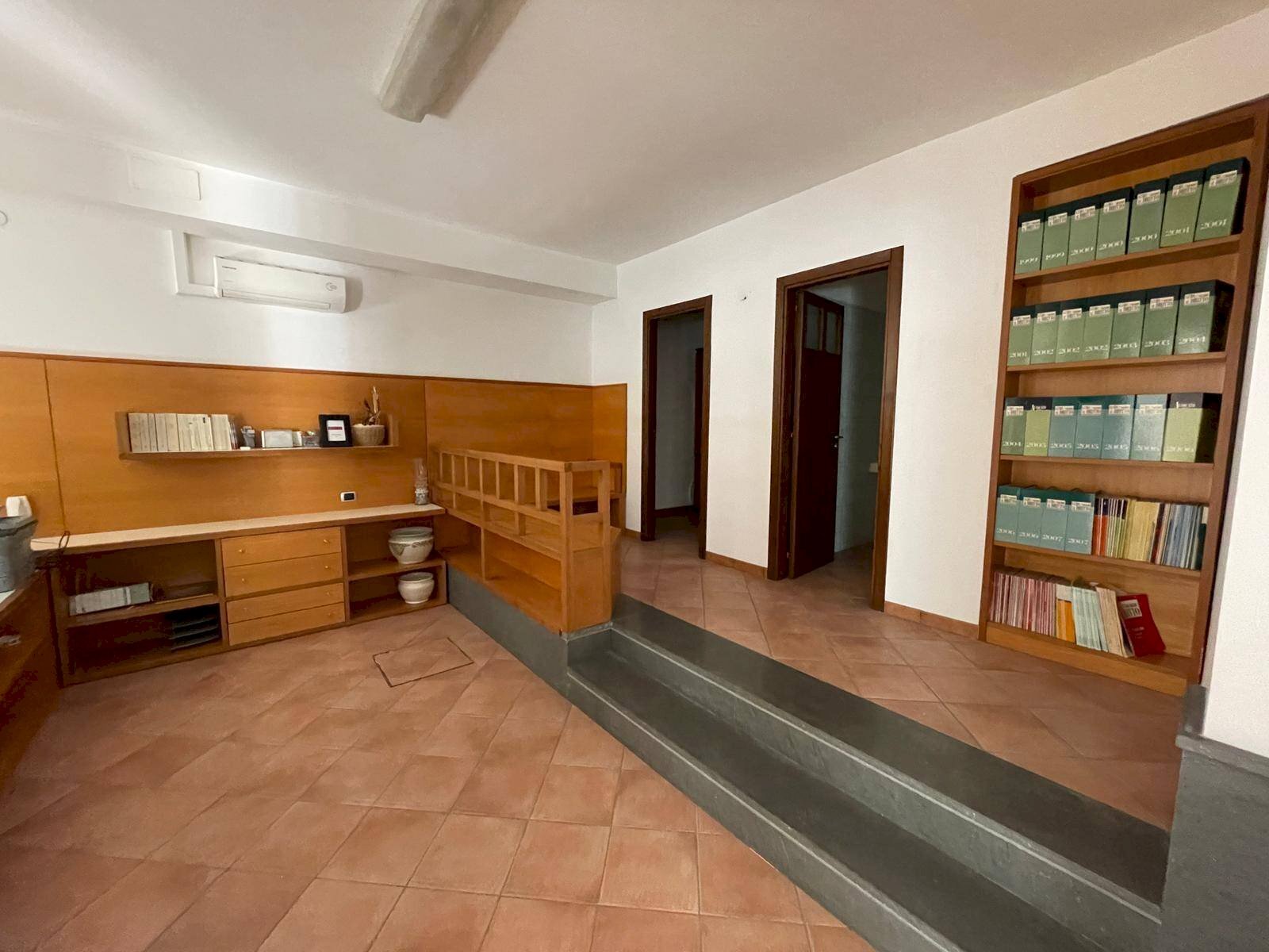 Foto 1 - Locale Commerciale via domenico beneventano
 
1, Ottaviano - foto 1