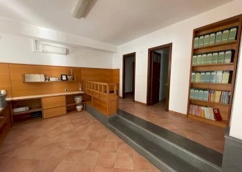 Foto 1 - Locale Commerciale via domenico beneventano
 
1, Ottaviano - foto 1