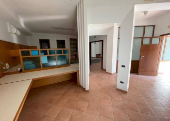 Foto 5 - Locale Commerciale via domenico beneventano
 
1, Ottaviano - foto 5