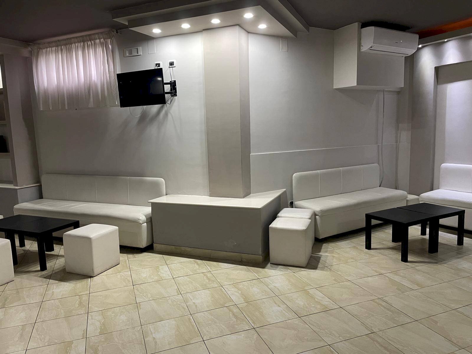 Foto 2 - Locale Commerciale Viale Elena
 
18, Ottaviano - foto 2