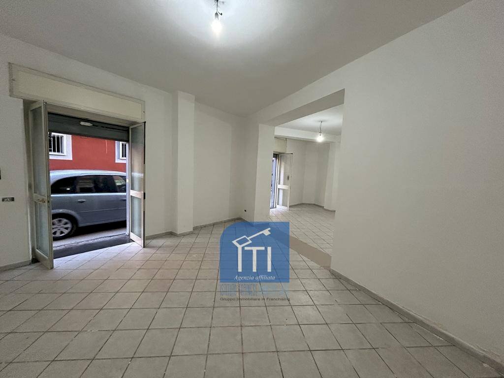 Foto 1 - Shop Via Colonnello D. Morgera, Qualiano - photo 1