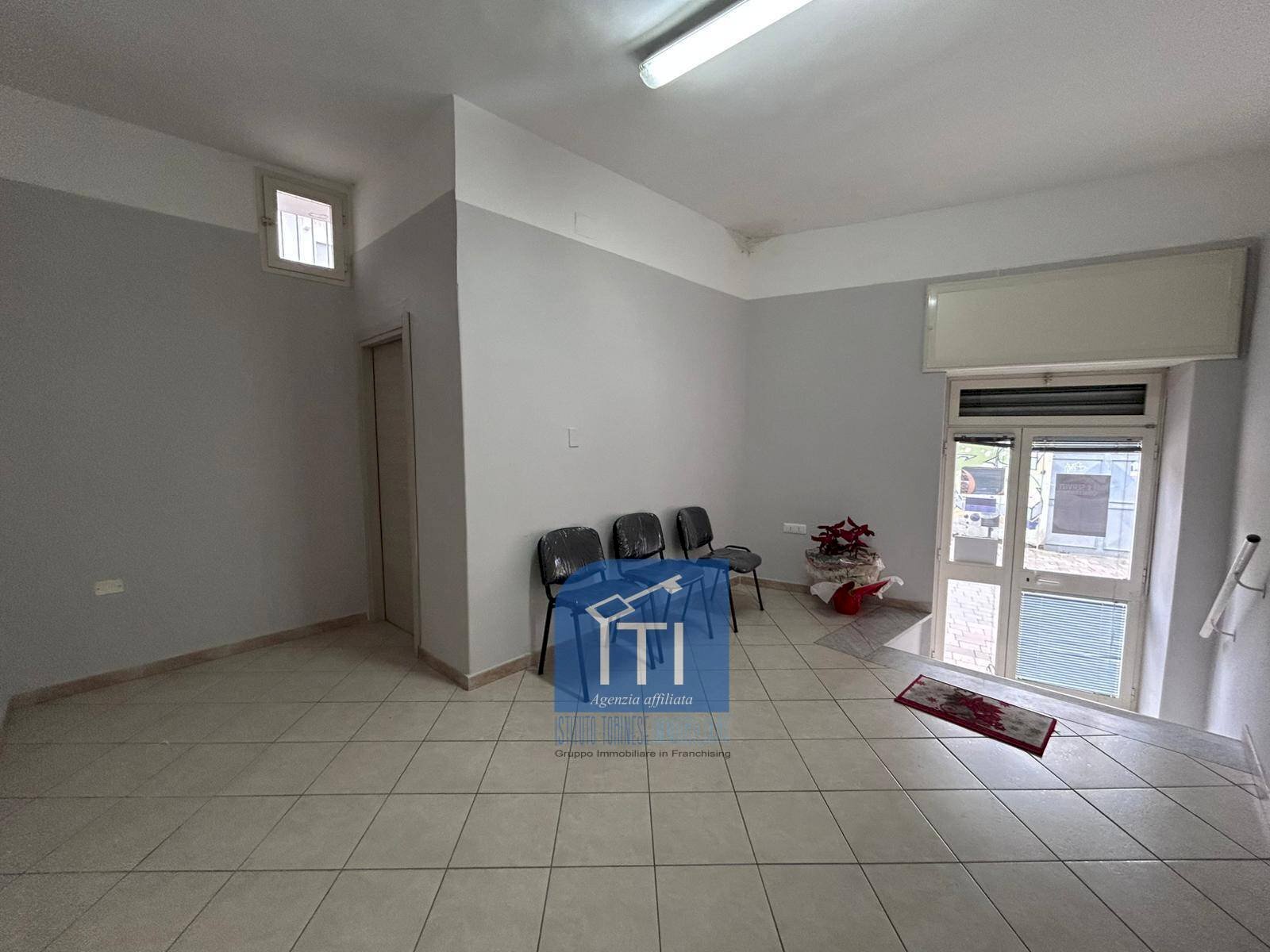 Foto 2 - Negozio Trav. Via Rosselli, Qualiano - foto 2