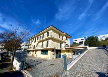 Foto 1 - Locale Commerciale via Pontecorvo, Porto San Giorgio - foto 1