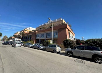 Foto 2 - Locale Commerciale Via Repubblica
 
snc, Porto San Giorgio - foto 2