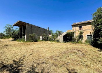 Foto 1 - Rustico Via Valle Oscura
 
5, Porto San Giorgio - foto 1