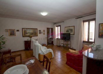 Foto 3 - Quadrilocale Via Felice Cavallotti
 
3, Bergantino - foto 3